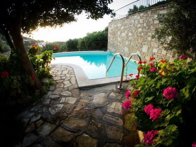 Niovi Bay SSV pool villa