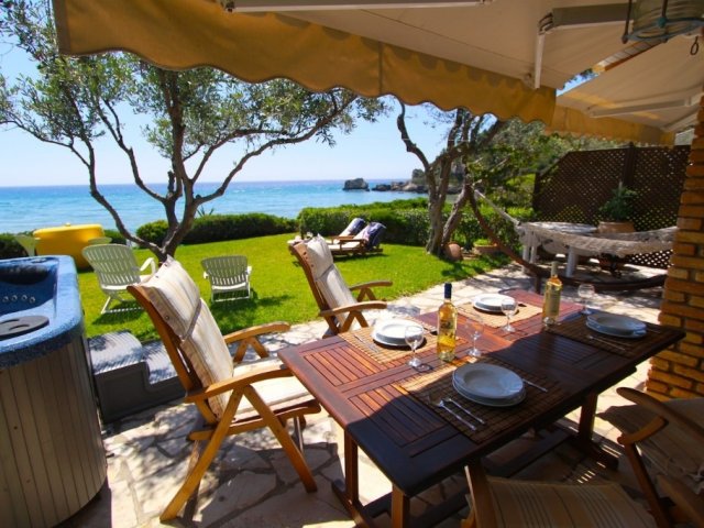 BEACHFRONT VILLA  AA3G