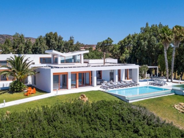VILLA SEVEN BEDROOMS POOL