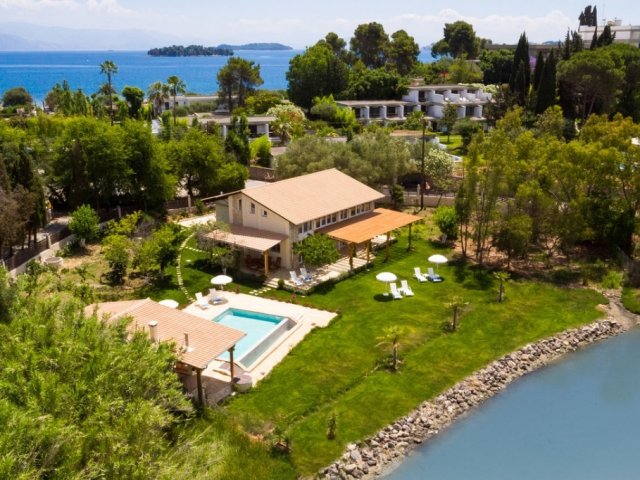 VILLA WATERSIDE