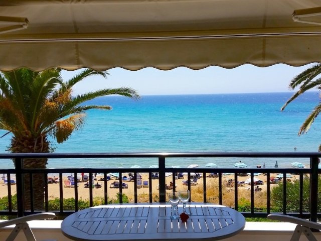 BEACHFRONT COCO-MAT AA5R APARTMENT