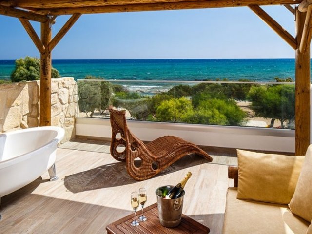 BEACH FRONT 3 BEDROOM ROOF