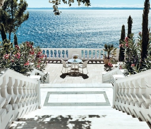 THE WHITE VILLA