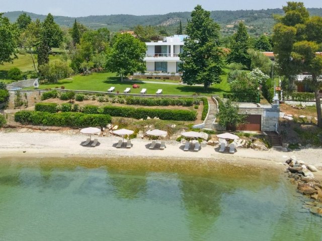 IFIGENIA BEACHFRONT VILLA