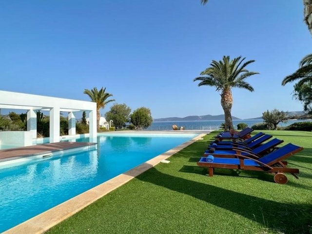 BEACHFRONT VILLA