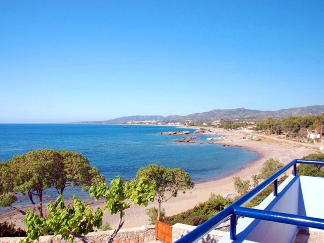PARAKTIO BEACH APARTMENT