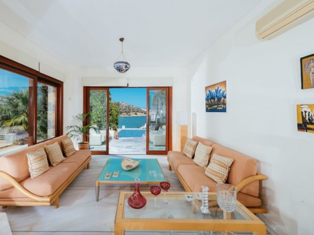 Ag. Nikolaos Beach villa
