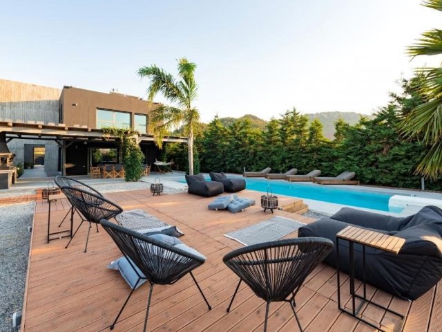 VILLA ELEVEN