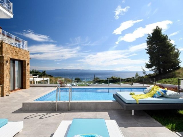 DELUXE SUITE PRIVATE POOL